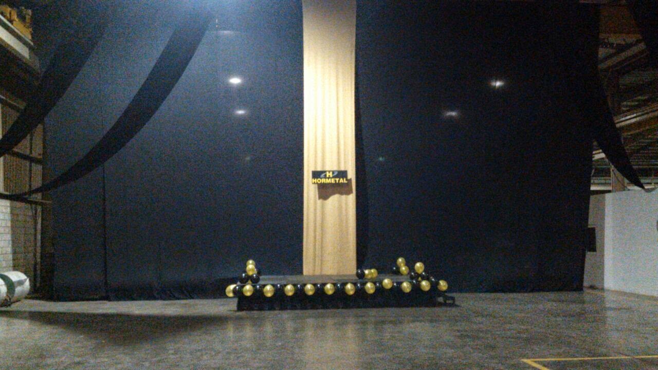 Entelado en hangar para evento corporativo